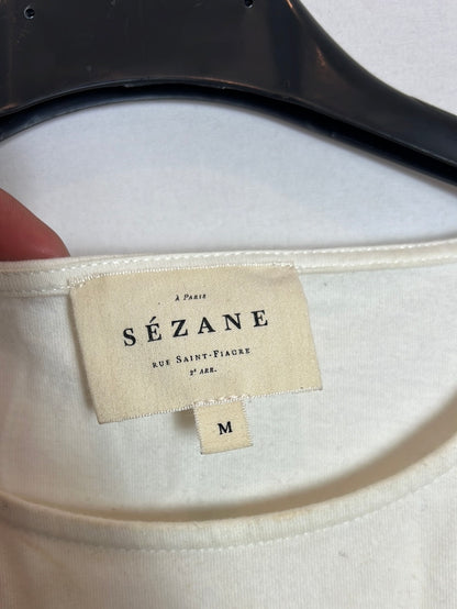 SÉZANE.Camiseta beige flores bordadas. T M