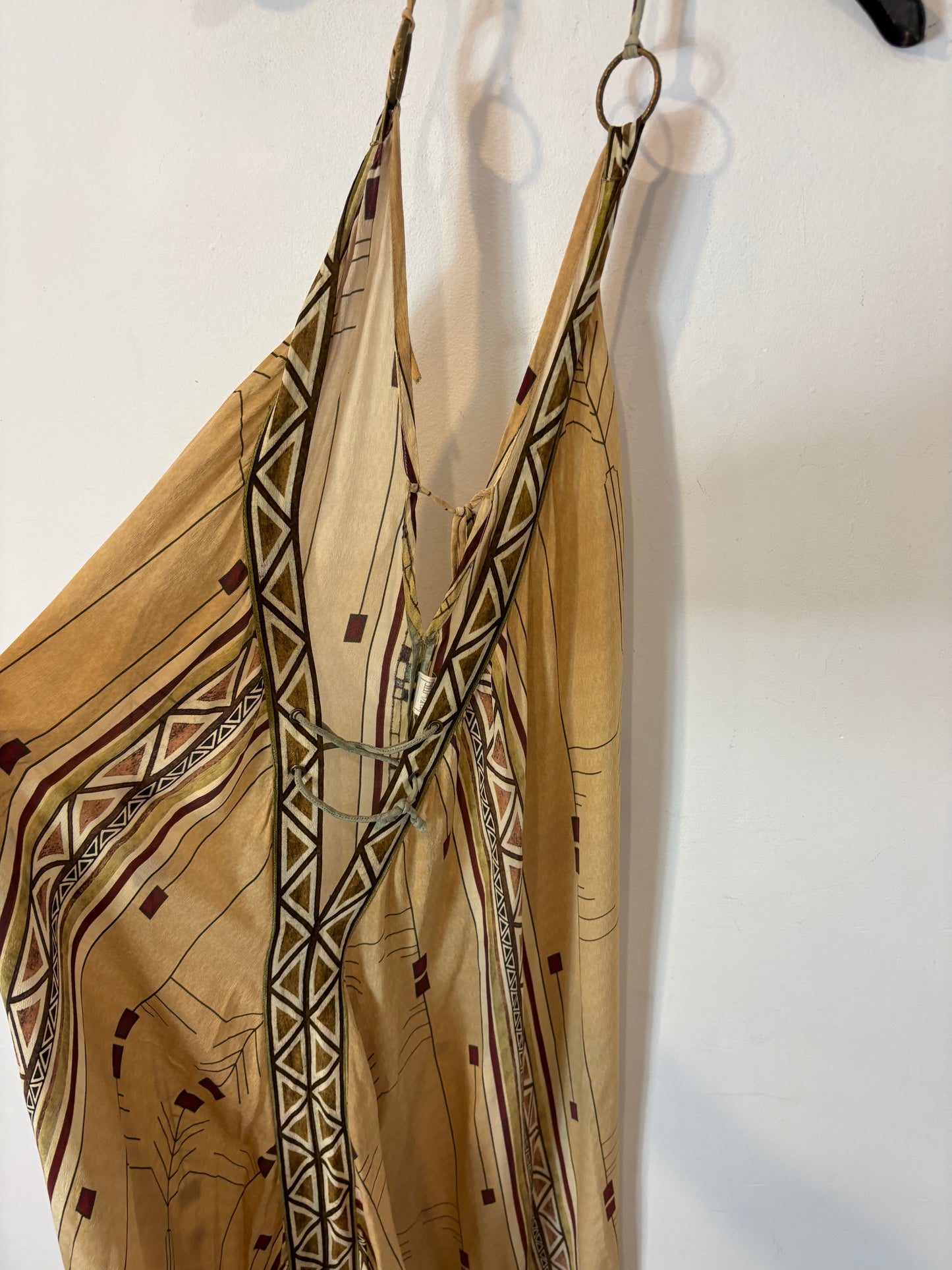 WHITE RAVEN. Vestido largo seda estampado