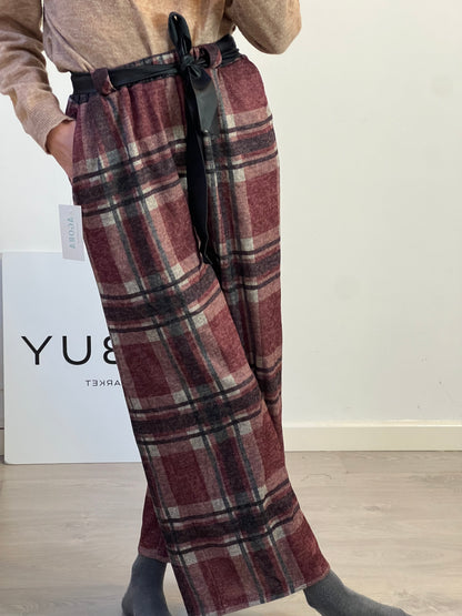 AGORA. Pantalón cuadro burdeos