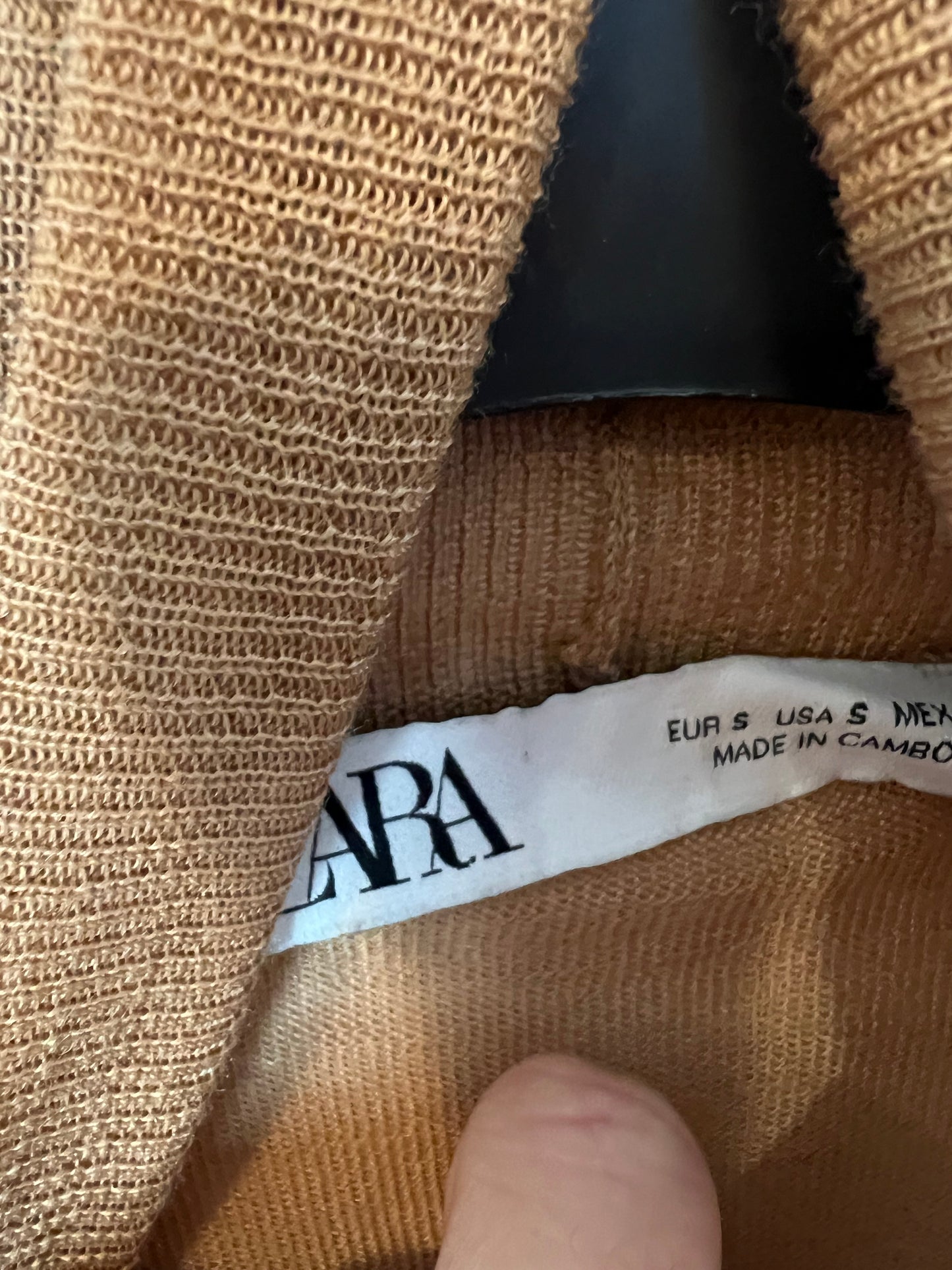 ZARA. Camel Ts fine sweater