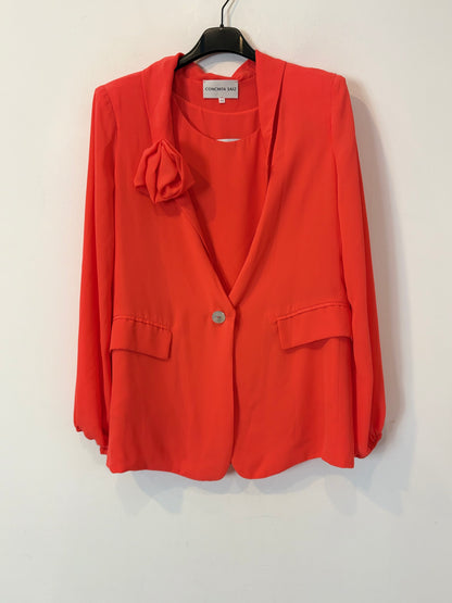 CONCHITA SAINZ. Conjunto Rojo fluido