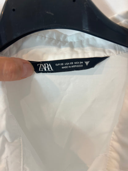 ZARA. White shirt. XS
