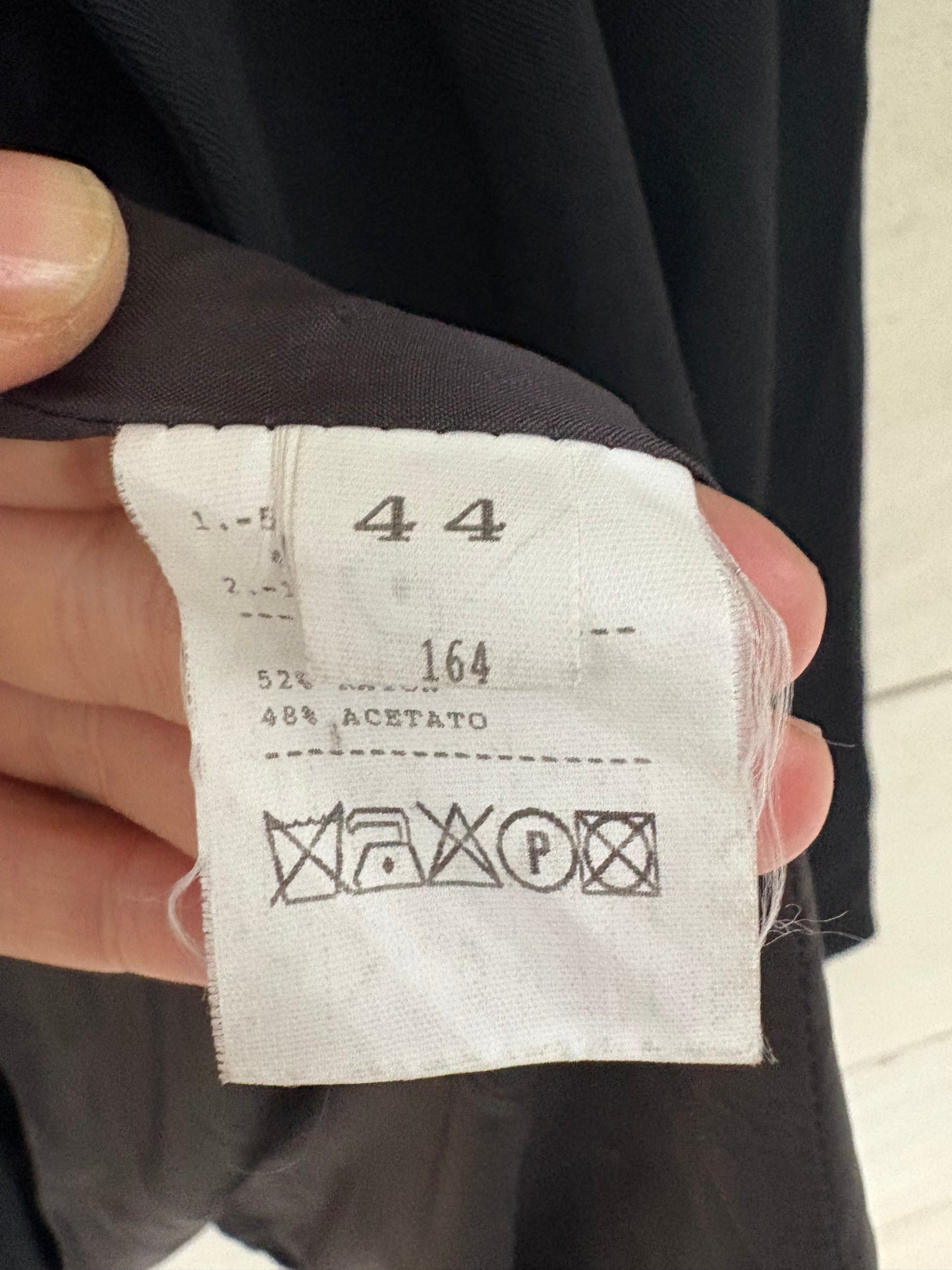 OTRAS. Blazer negra vintage detalles en terciopelo