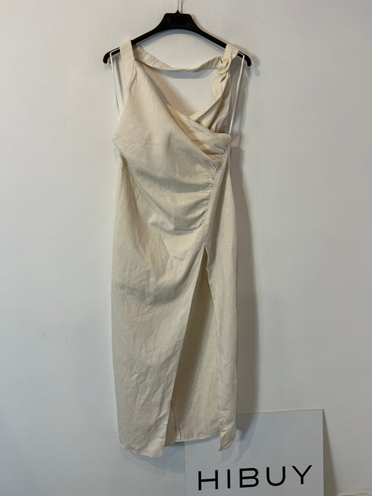 ZARA. Vestido largo color crudo abertura