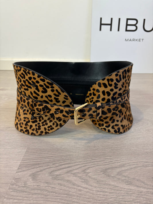 ZARA. Cinturón fajín animal print