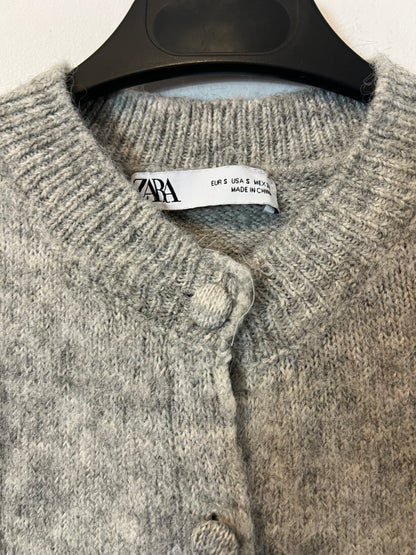 ZARA. Top punto gris pedreria