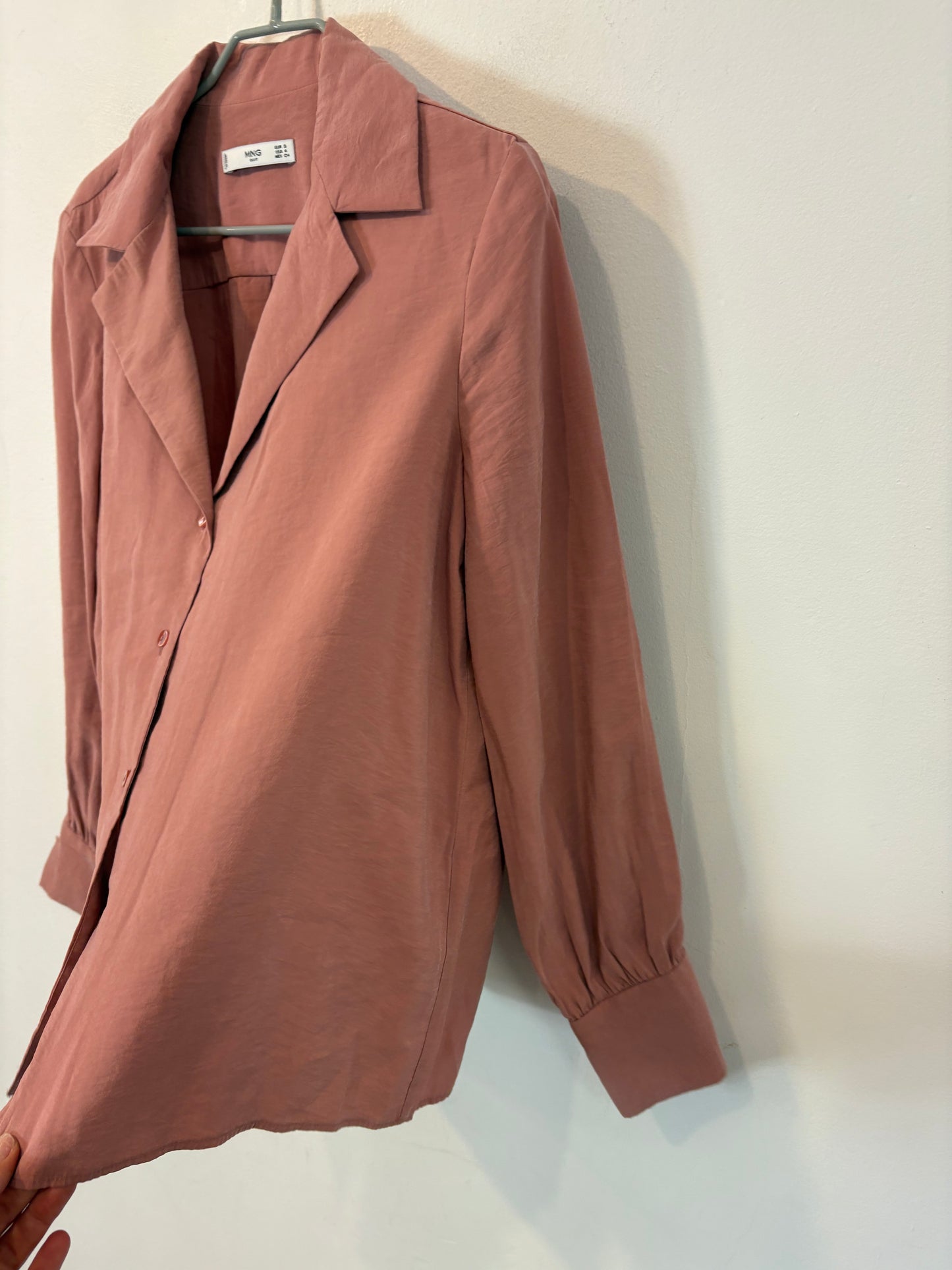 ZARA. Blusa fluida rosa palo