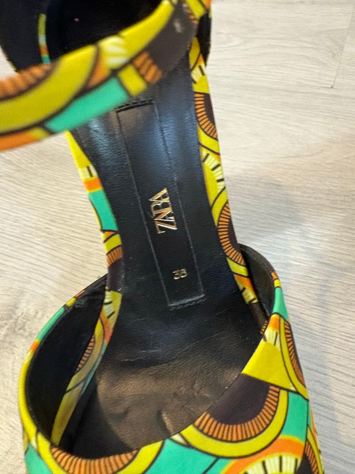 ZARA. Plataformas africanas