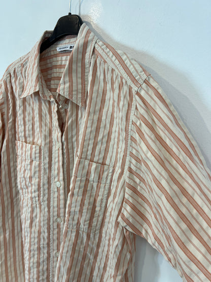 UNIQLO x J WANDERSON. Camisa rayas textura. T M