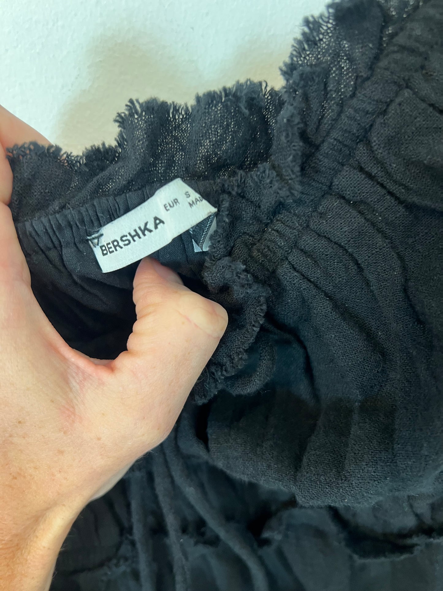 BERSHKA. Vestido corto negro  T.s