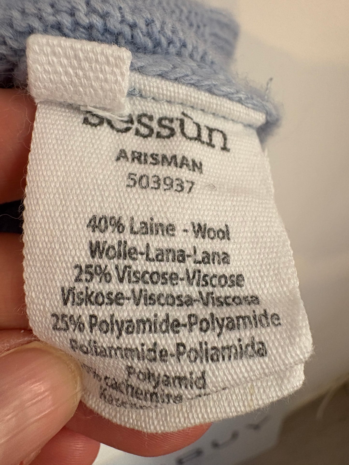 SESSÚN. Jersey azul claro lana