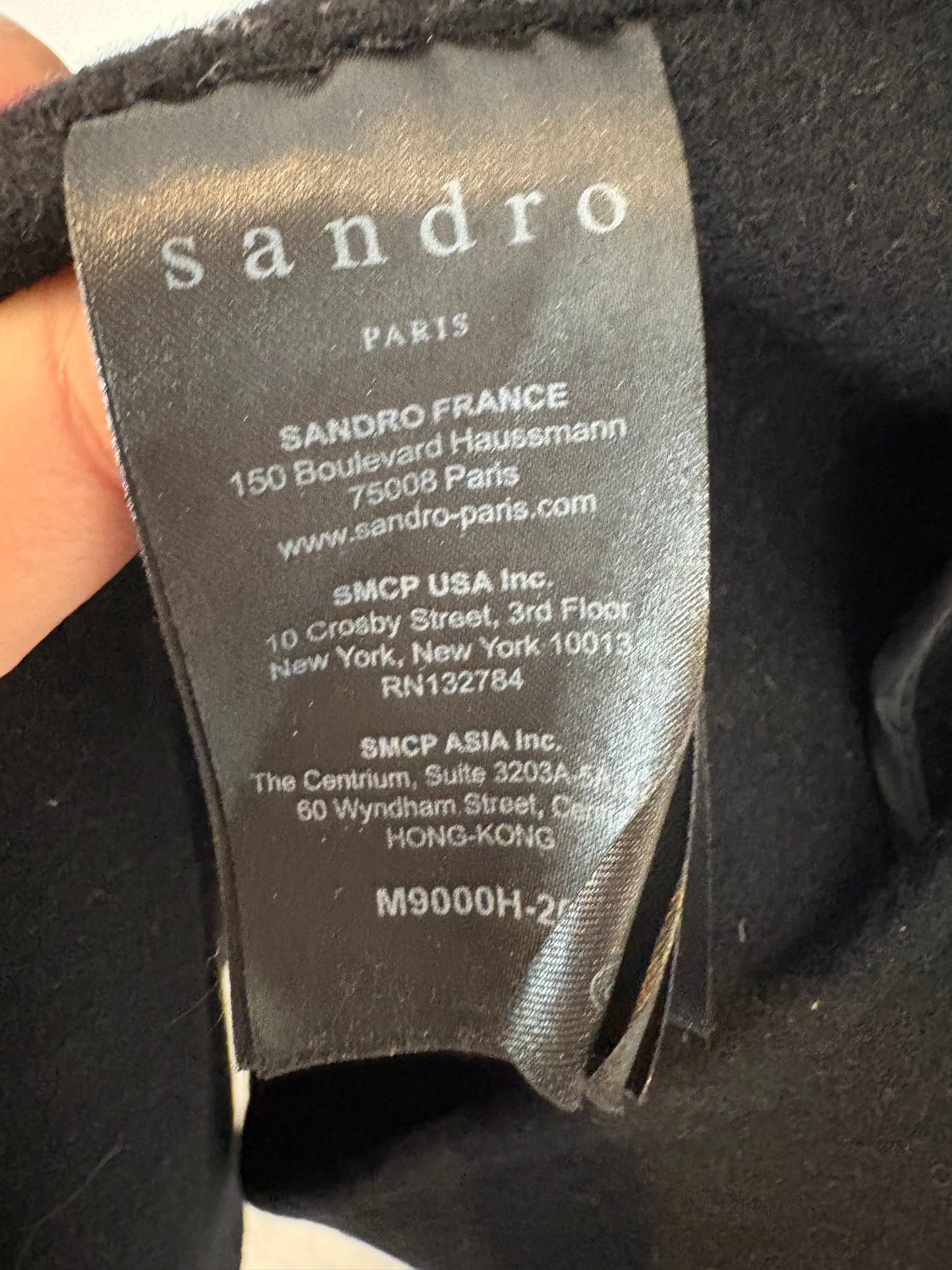 SANDRO. Abrigo negro lana