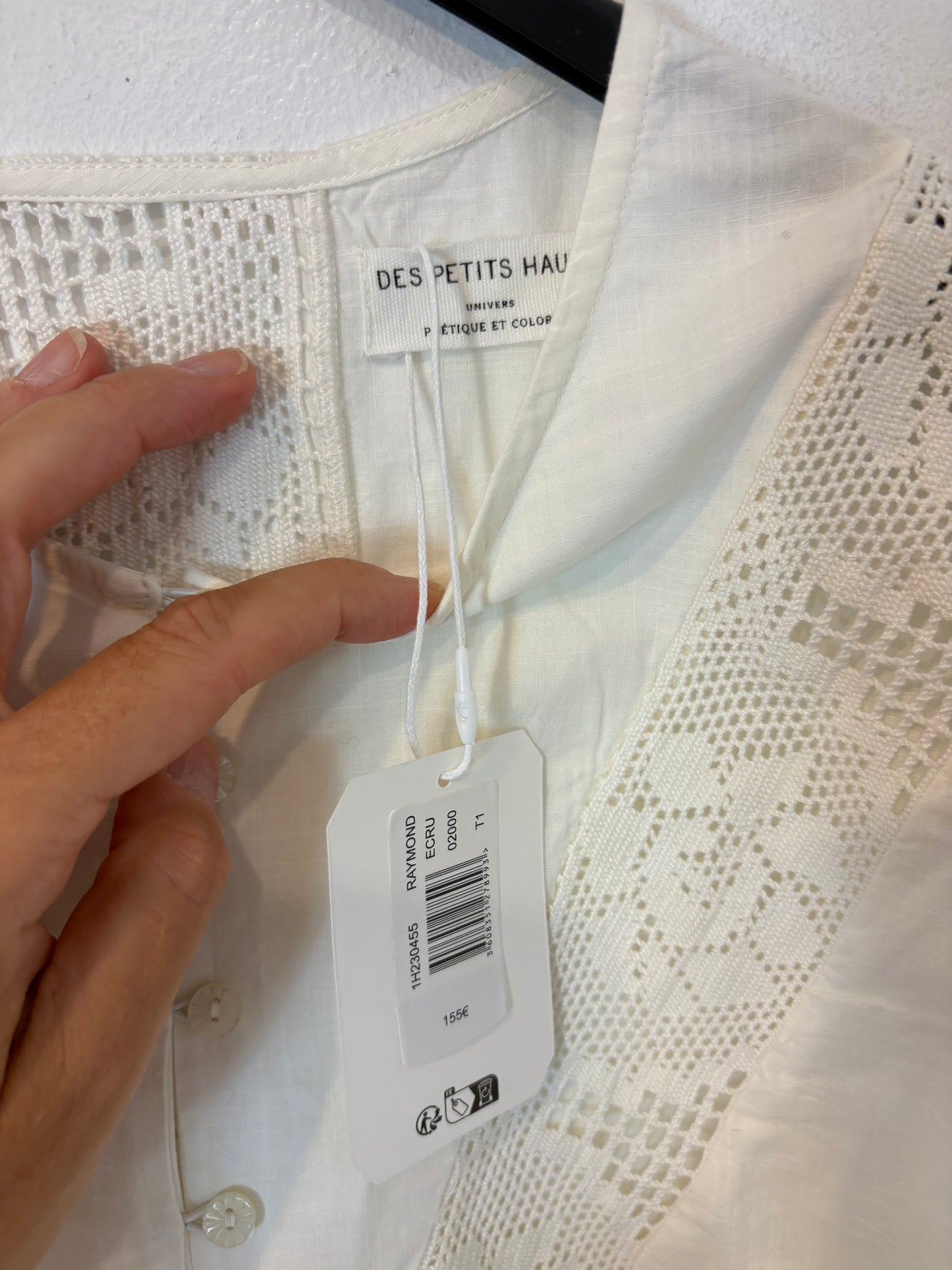 DES PETITS HAUTS. Ecru blouse details. T 1 (S)