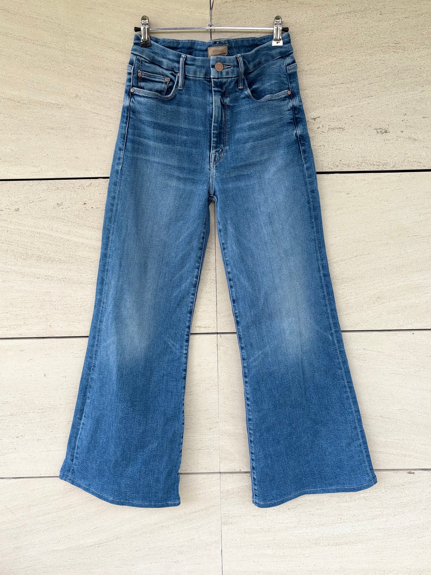 MOTHER. Denim ligeramente acampanado