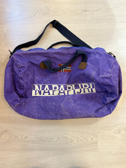 NAPAPIJRI. Bolsa deportiva /de viaje morada