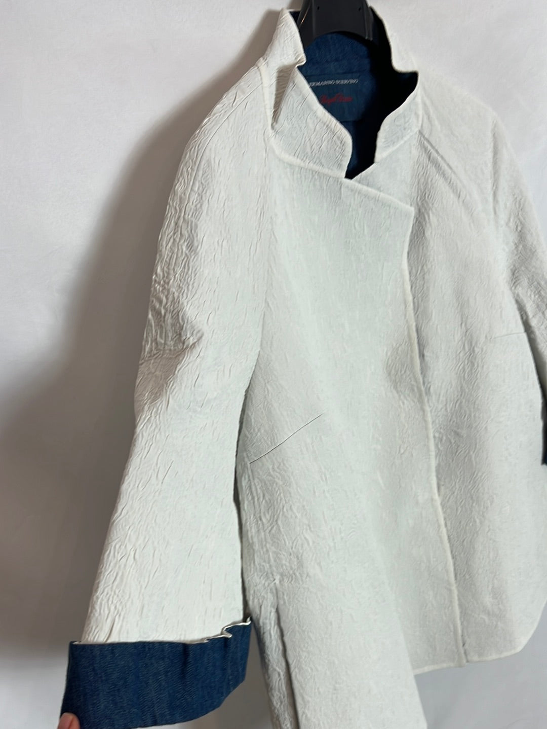 ERMANNO SCERVINO. Chaqueta blanca textura. T 44 (L)