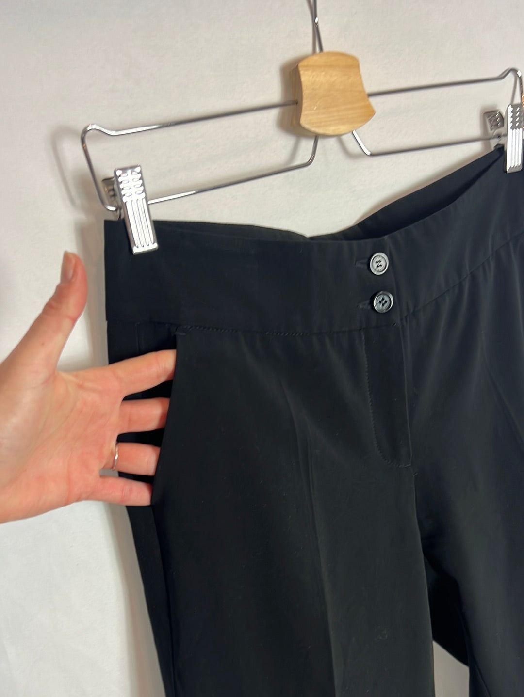 CAMBIO. Pantalón negro pata ancha pinzas. T 40