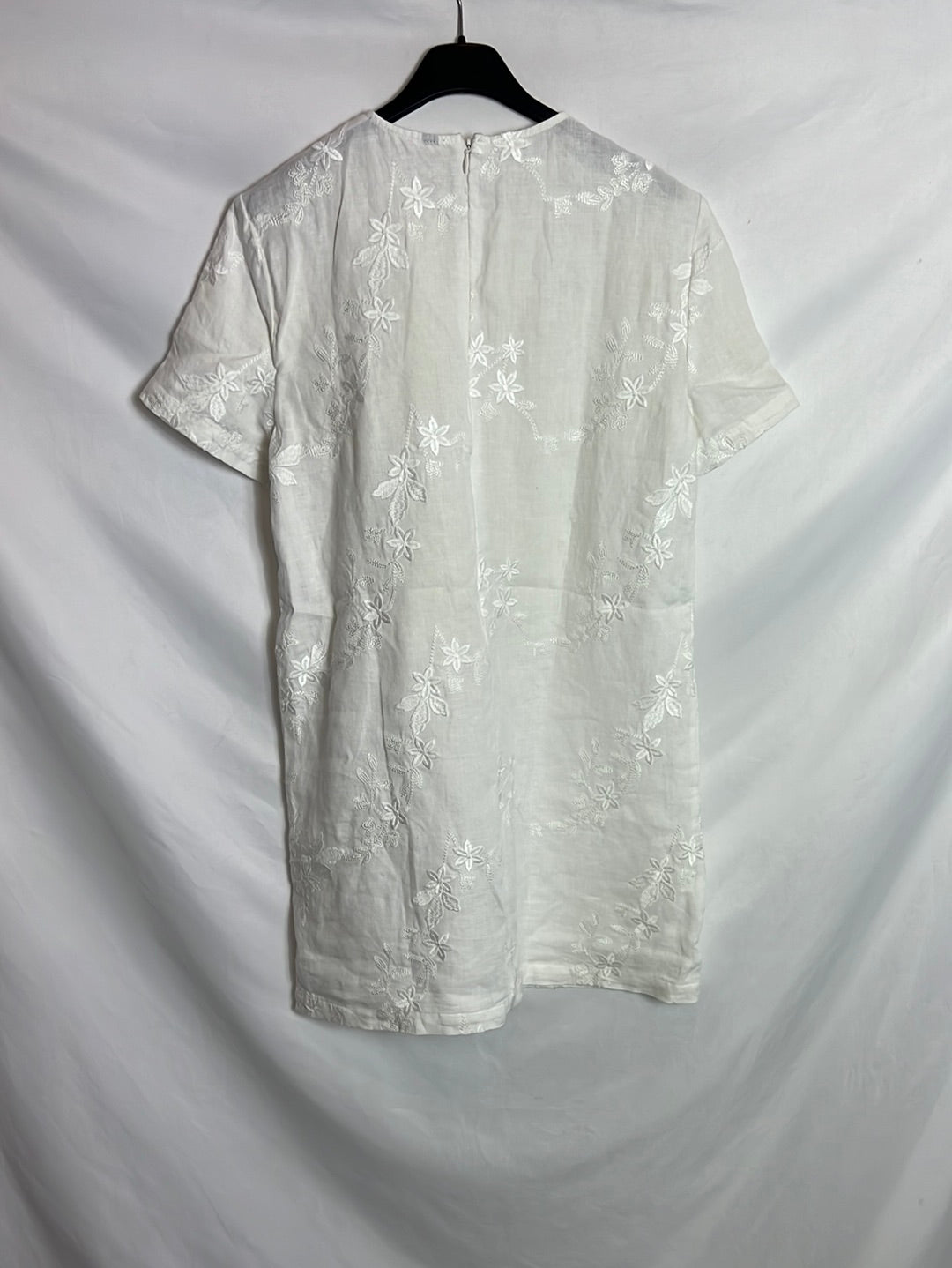 ZARA. Vestido corto lino bordados. T S