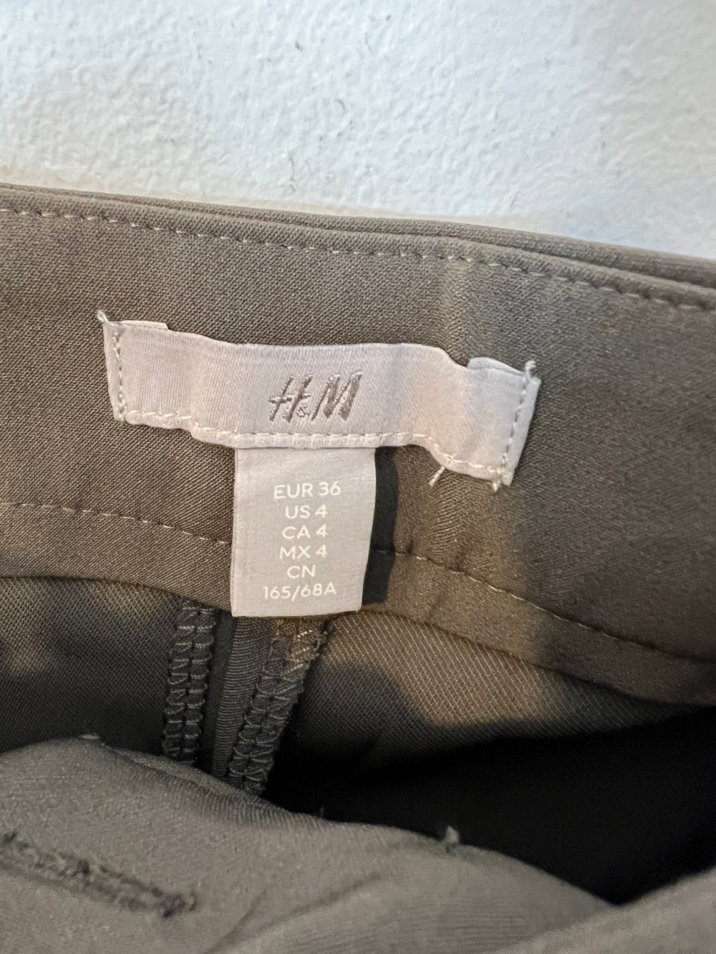 H&amp;M. Flowy green trousers size 36