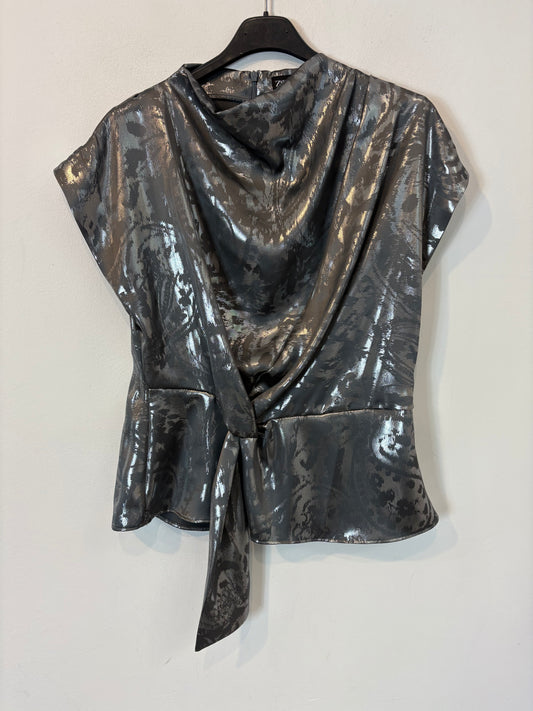 ZARA. Blusa  plateada fruncidos