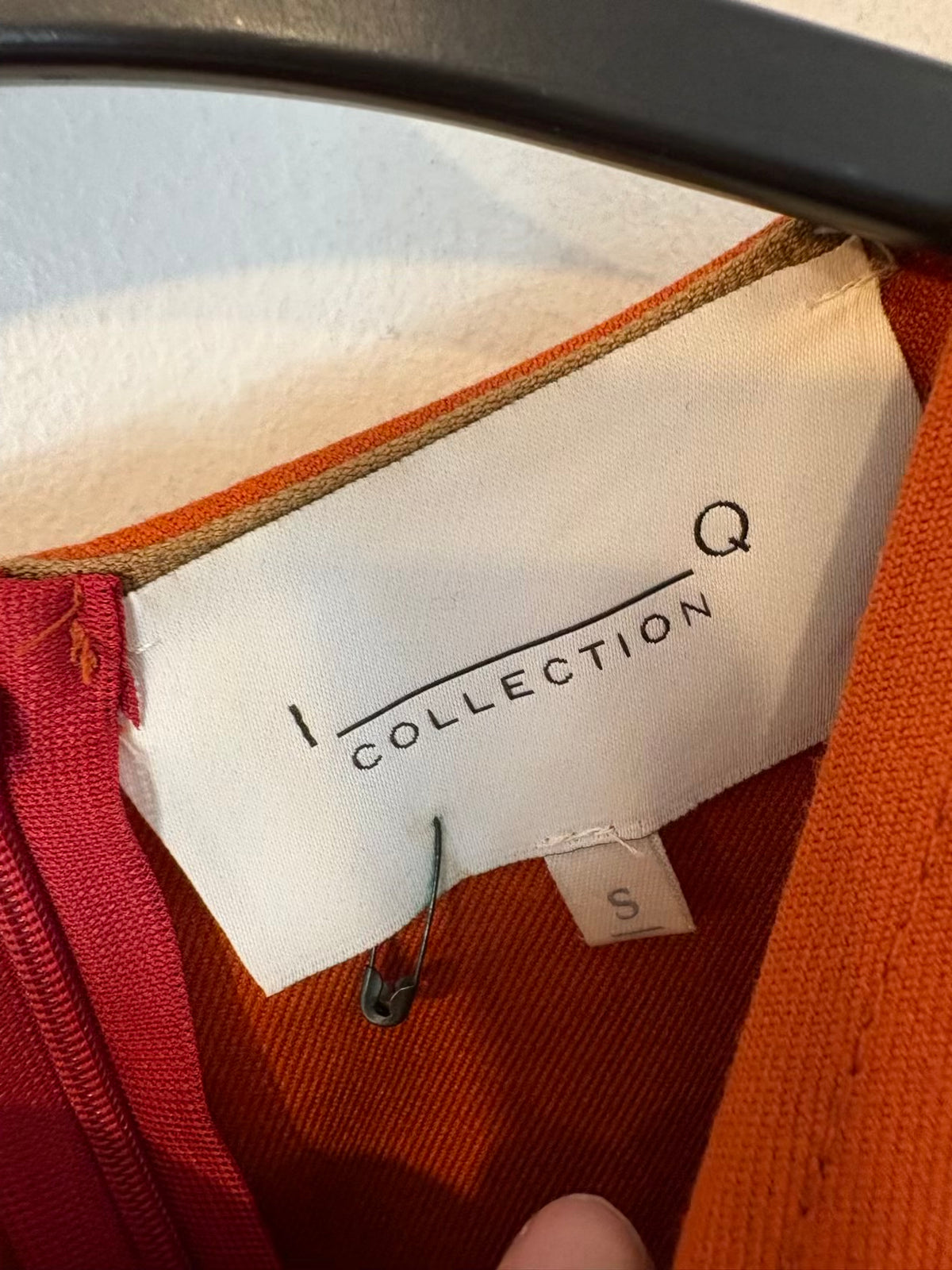 IQ COLLECTION. Vestido midi bicolor vuelo