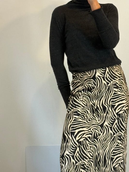 ZARA. Falda midi fluida print