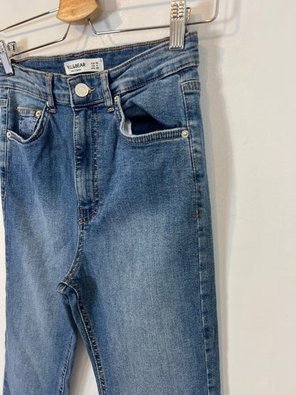 PULL&BEAR. Denim tiro alto cropped. T 36