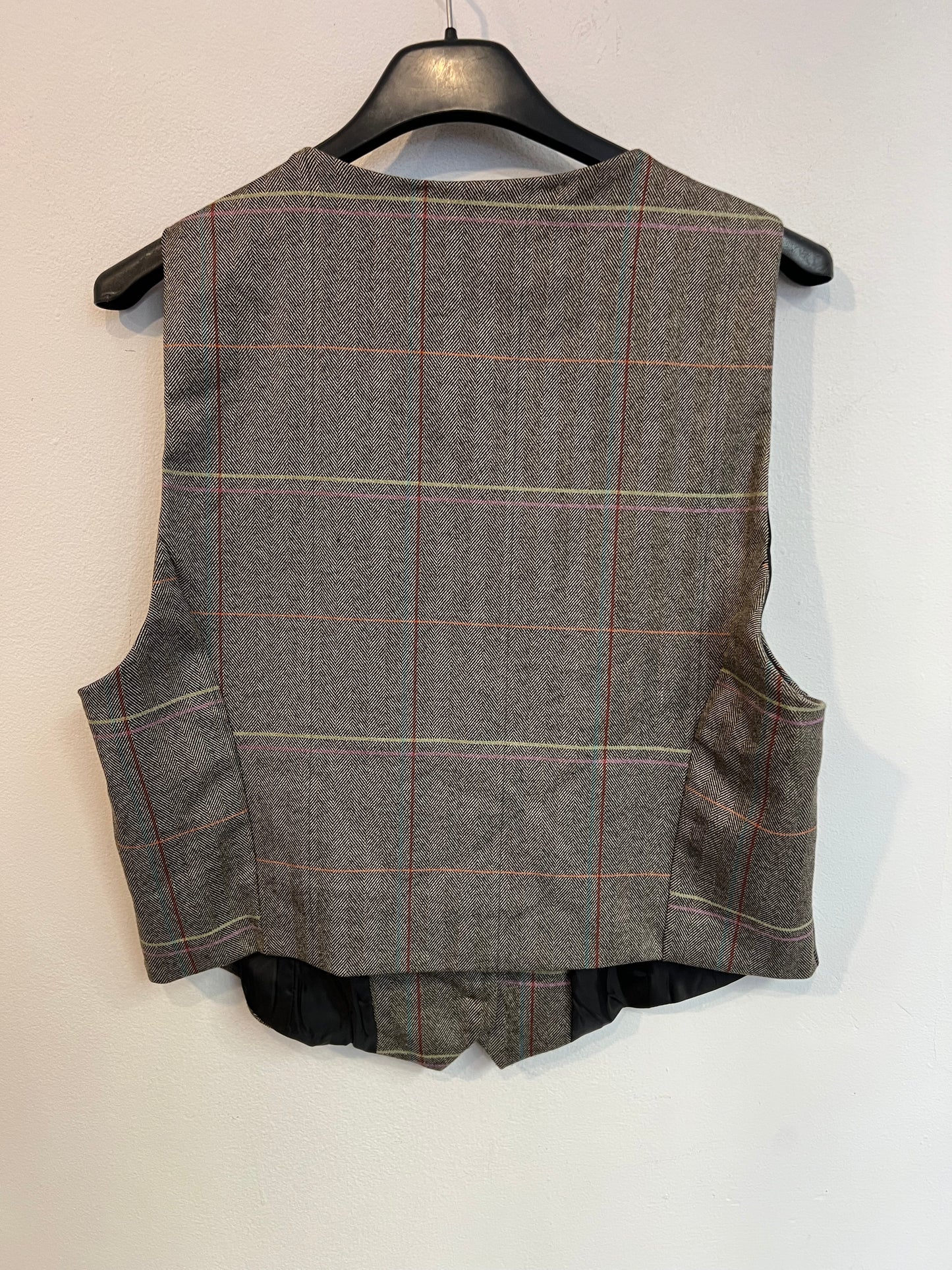 PEQUEÑA MOMA. Total look pantalón y chaleco cuadros. T S/M