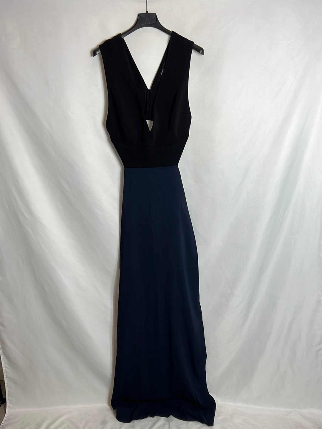 UTERQÜE . Vestido largo bicolor apreturas. T M