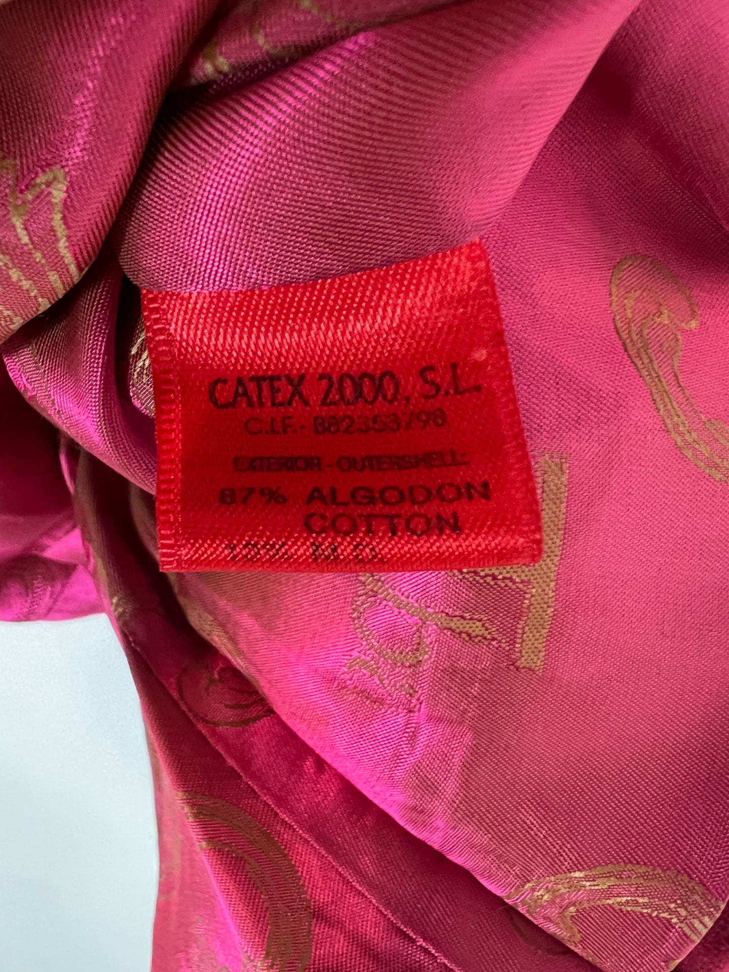 TBA. Chaleco terciopelo burdeos T.36