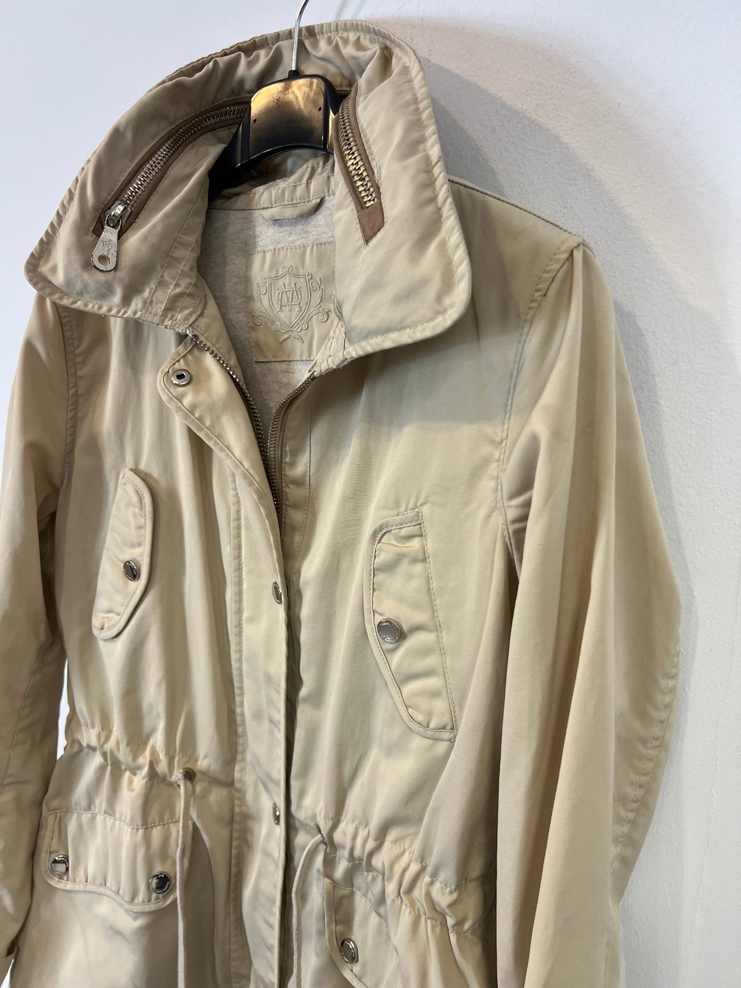 MASSIMO DUTTI. Lightweight beige windbreaker. TS