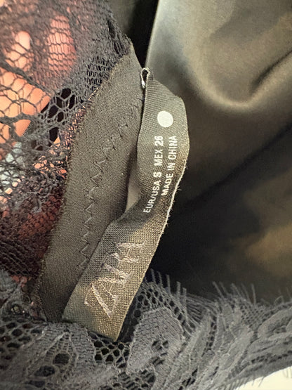 ZARA. Top negro lencero