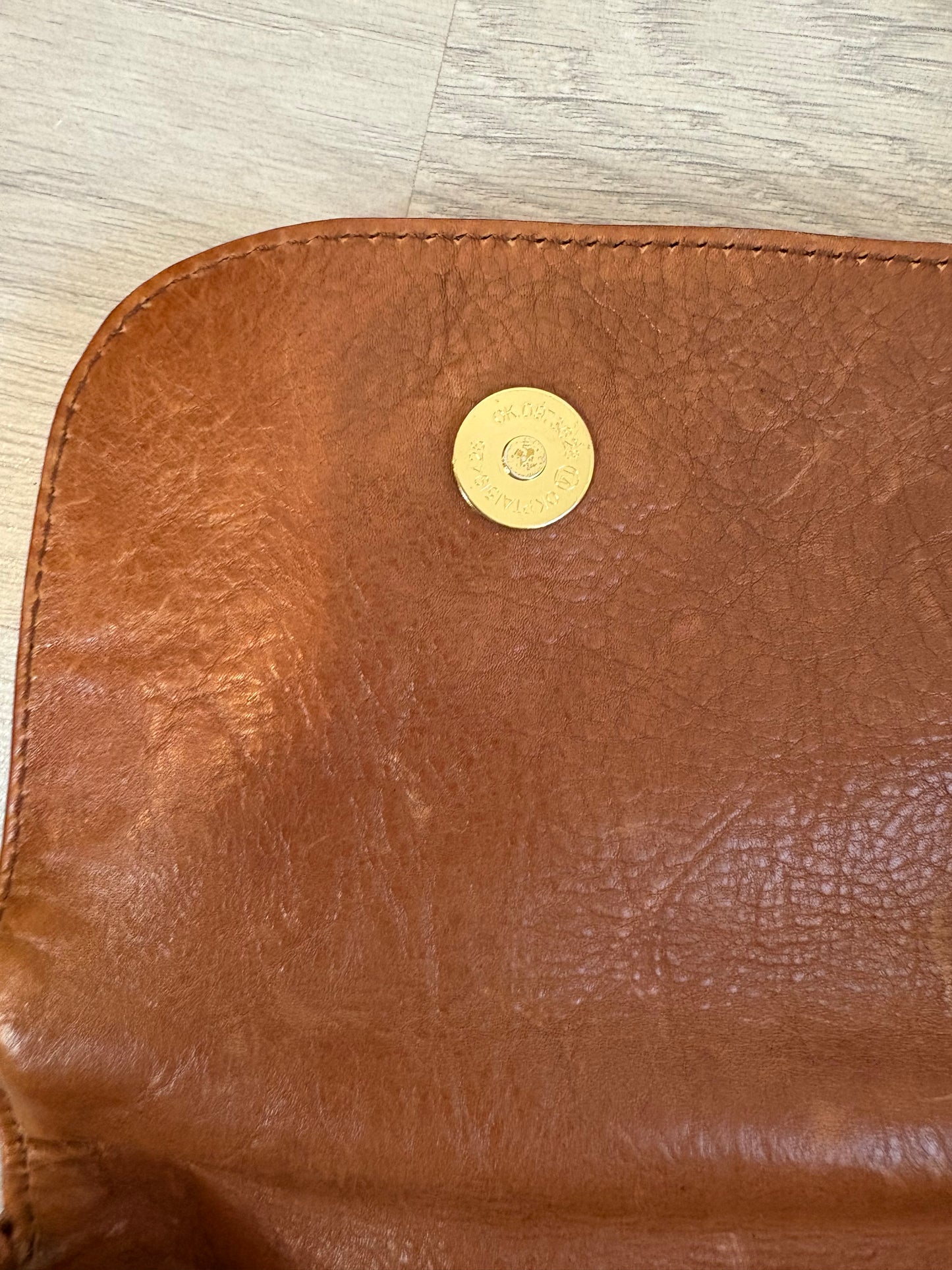 UTERQÜE. Bolso piel camel