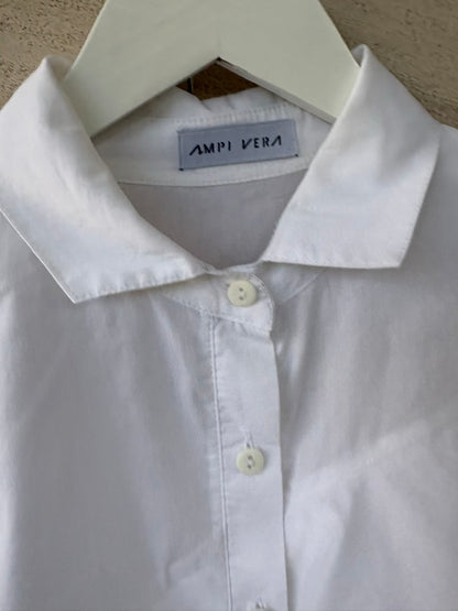 AMPI VERA. Blusa blanca fluida volante