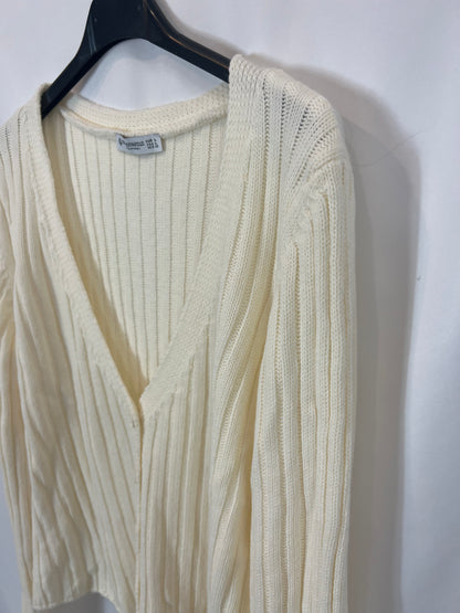 STRADIVARIUS. Cárdigan canalé color crudo. T L