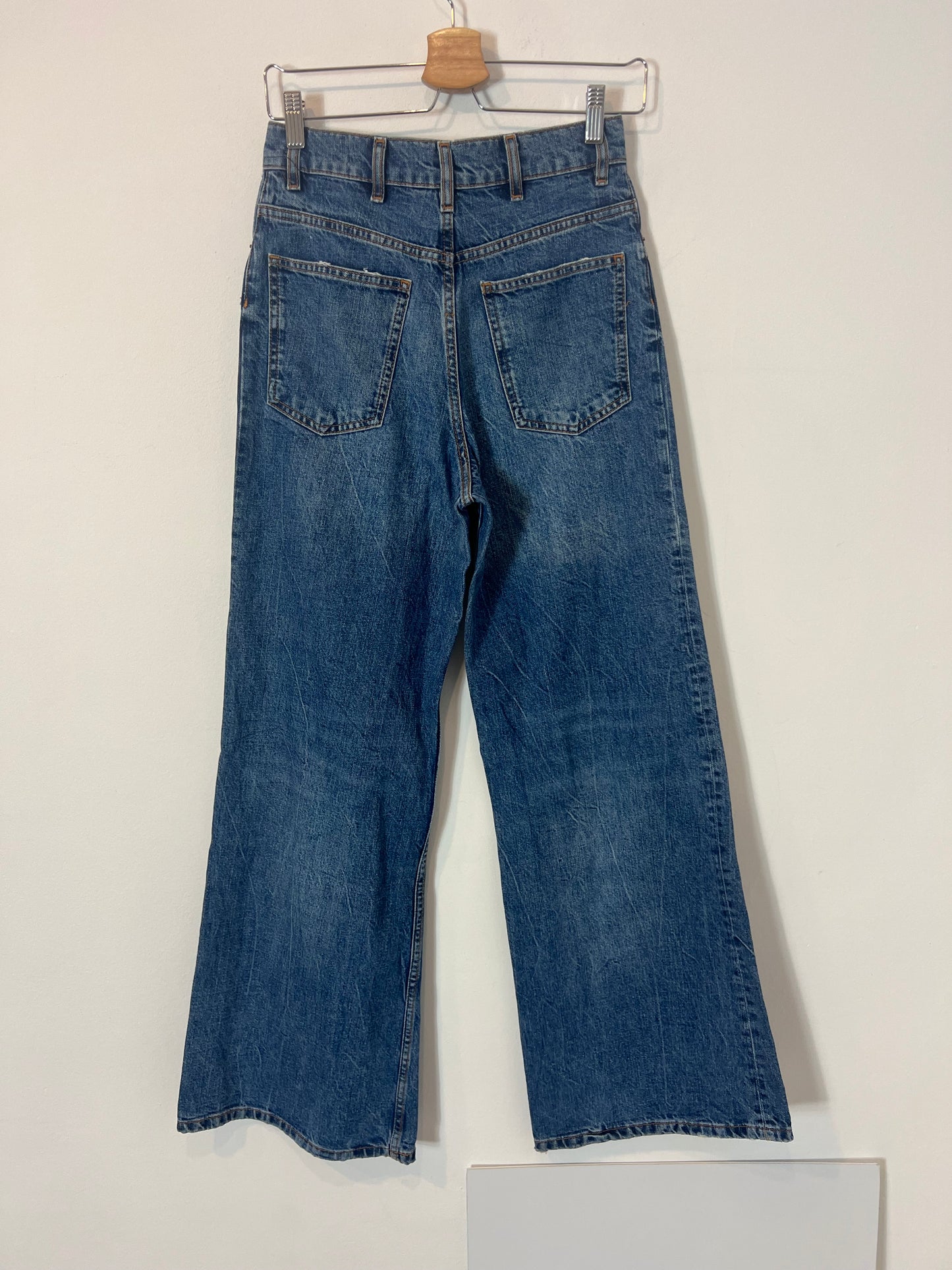 ZARA. Denim recto lavado medio. T 34