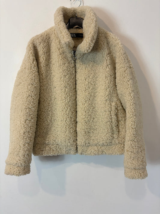 ZARA. Chaqueta borrego corta