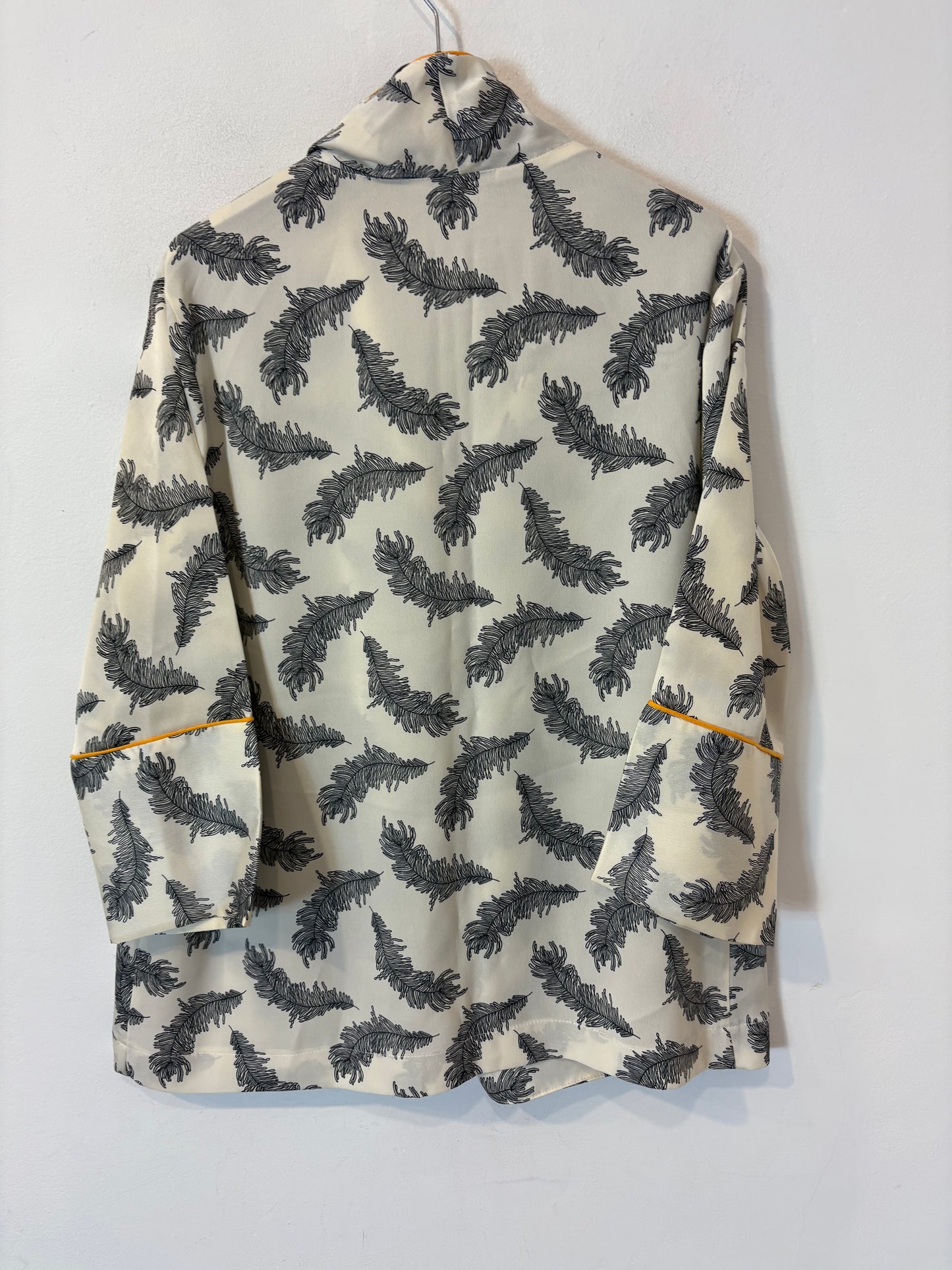 ERRE. Total look fluido estampado hojas