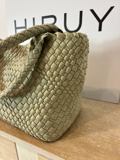 VANYLU. Bolso trenzado gris claro