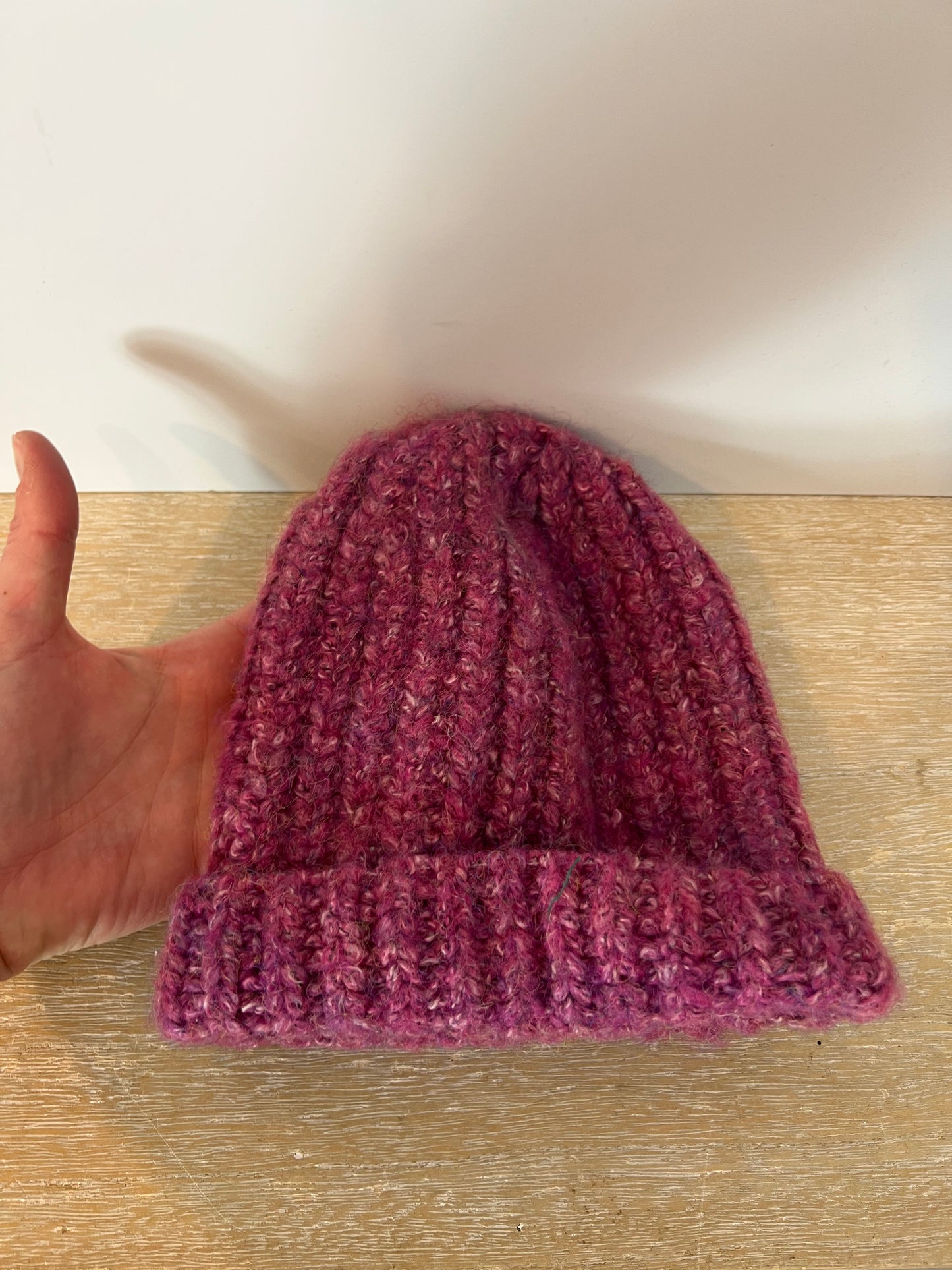 OTRAS. Gorro rosa jaspeado
