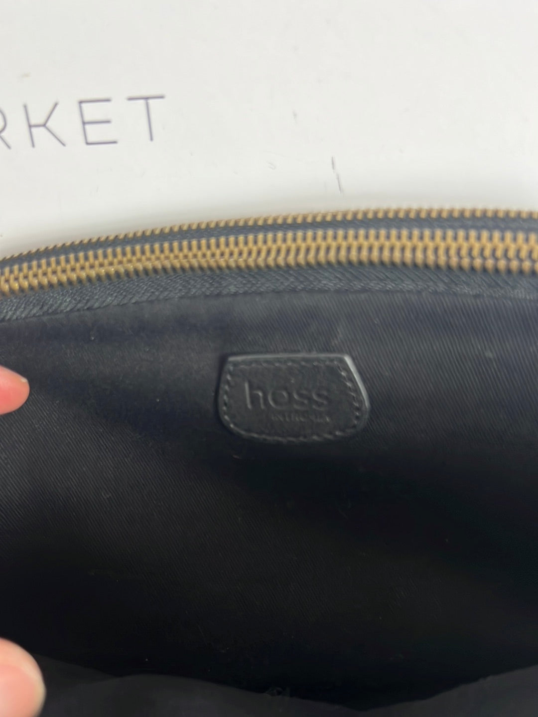 INTROPIA. Bolso de mano piel doble textura