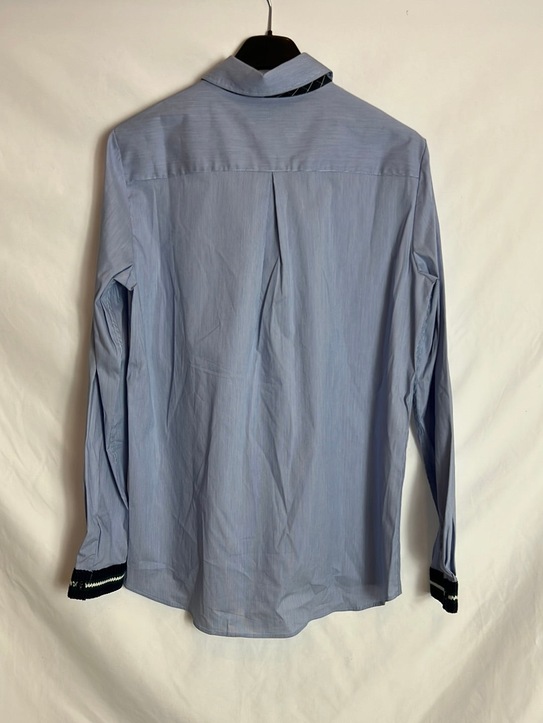 BARILOCHE. Camisa azul detalle puños T.38