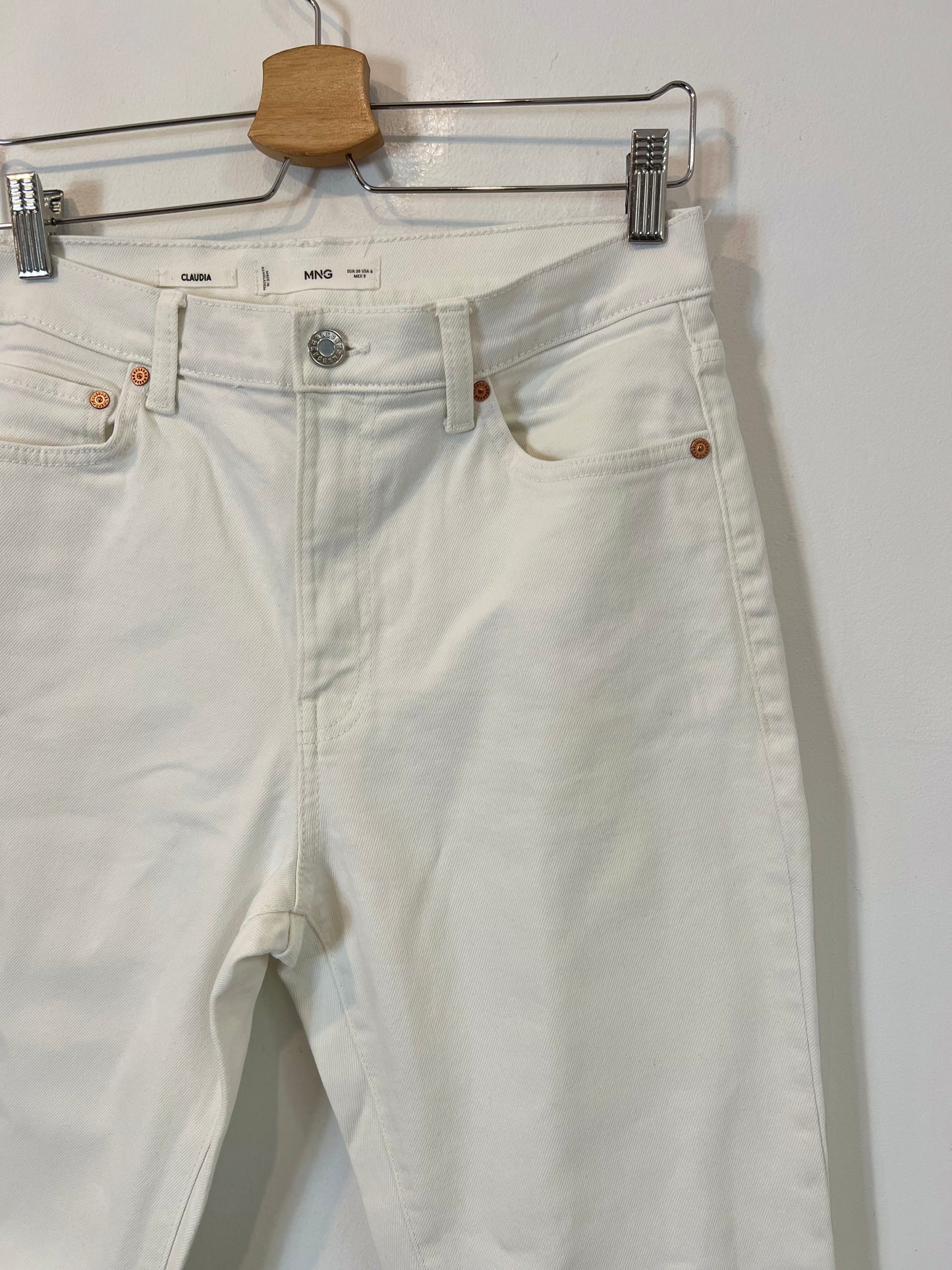 MANGO. Pantalón recto blanco T.38