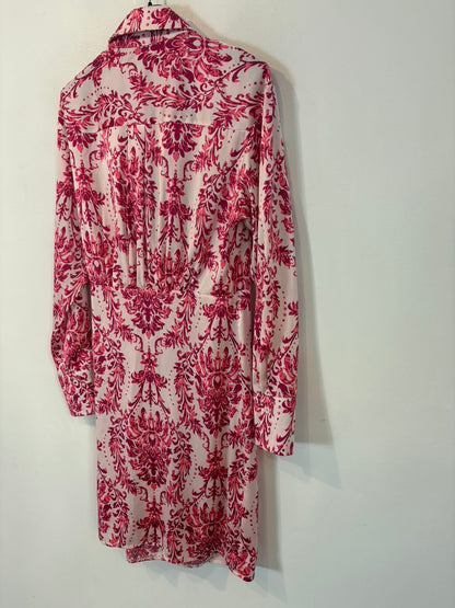 SEE IOU Juan Avellaneda. Vestido corto cruzado estampado rosa