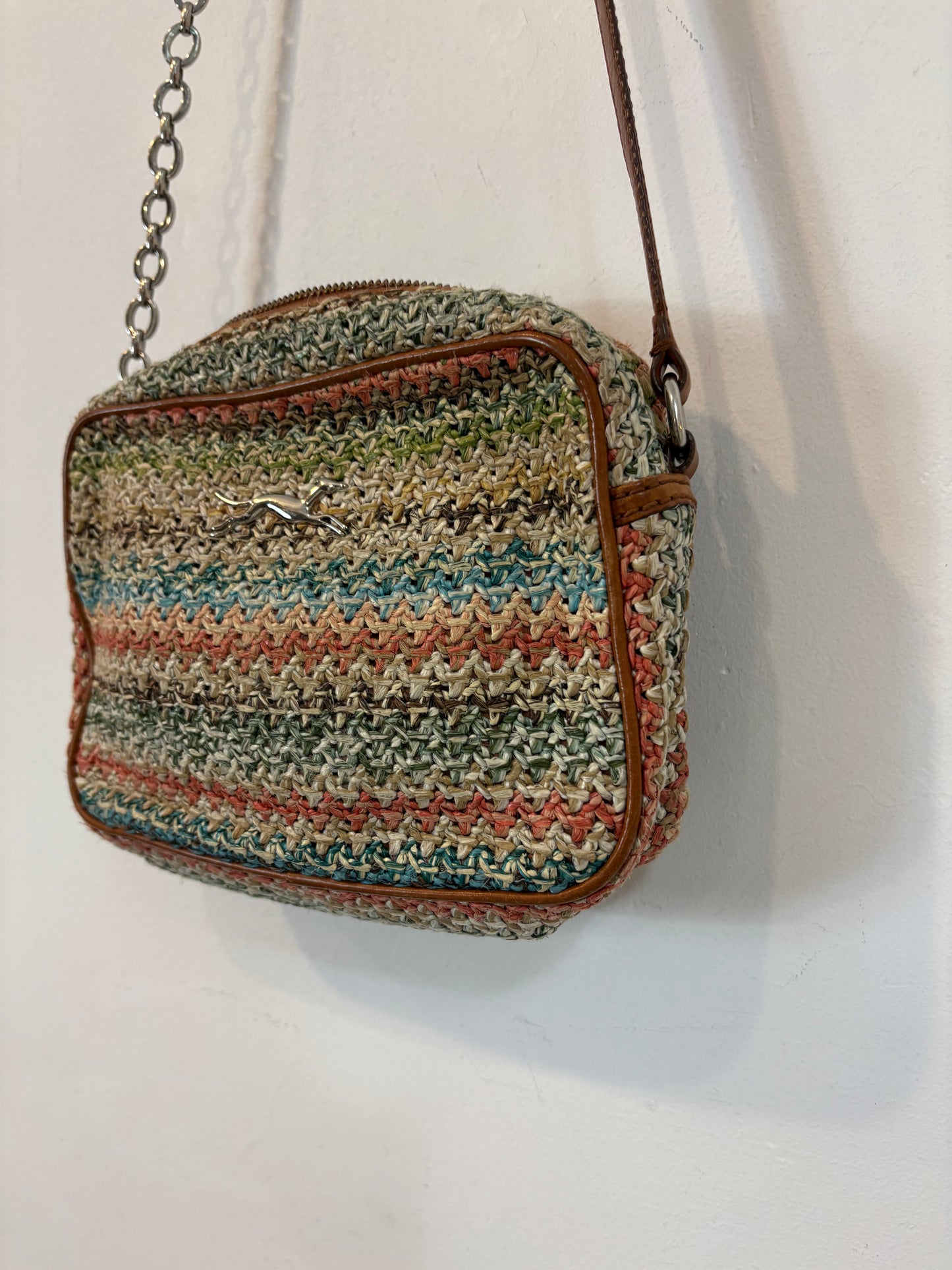 BIMBA Y LOLA. Bolso trenzado colores