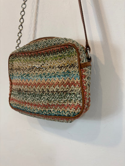 BIMBA Y LOLA. Bolso trenzado colores