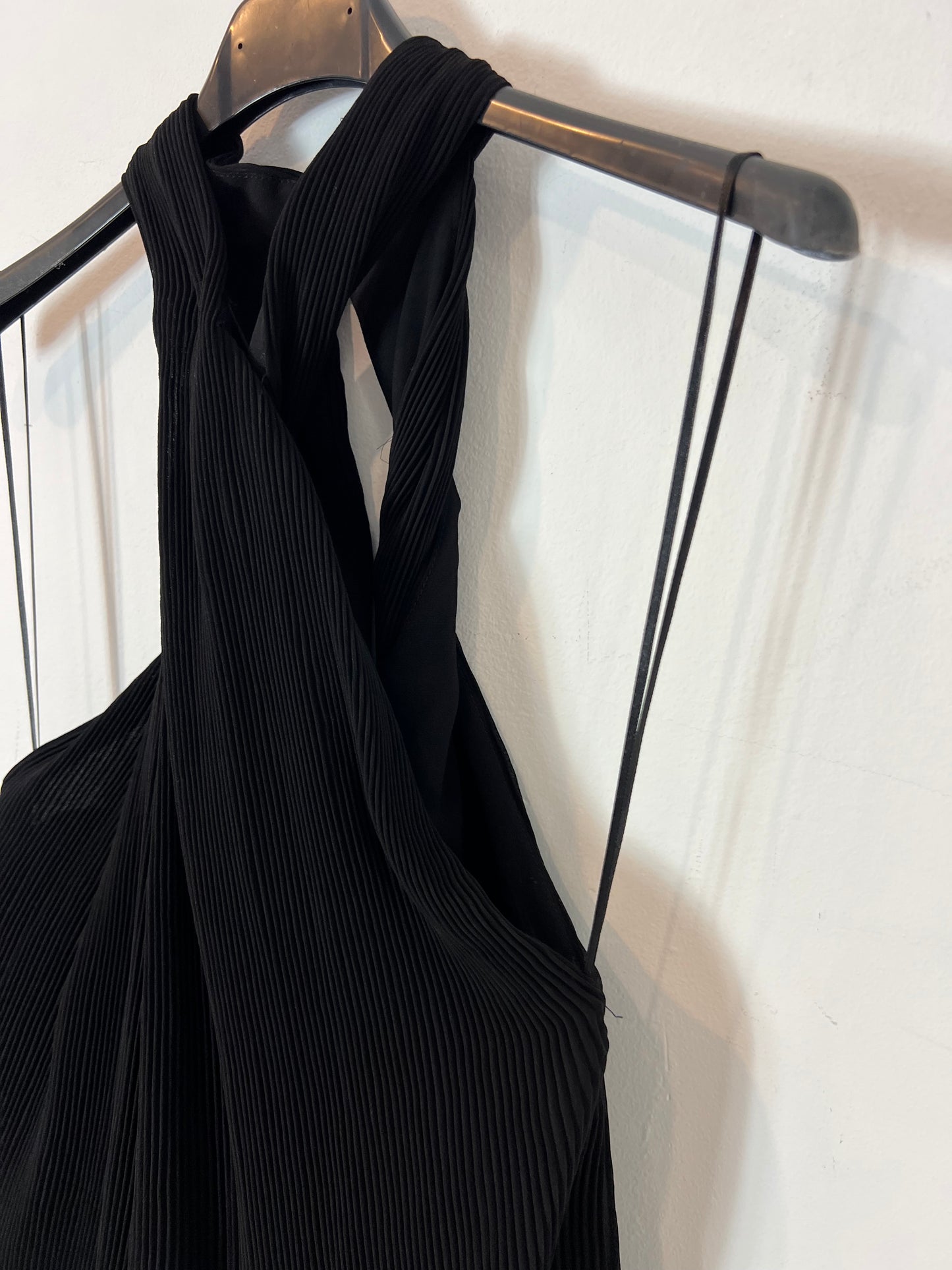 ZARA. Top negro plisado al cuello. T M