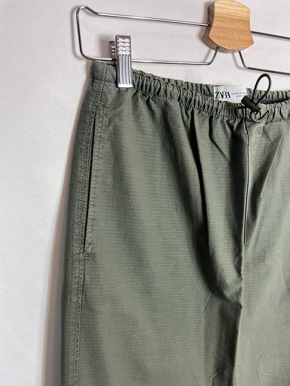 ZARA. Falda midi verde textura. T XS (Tara)