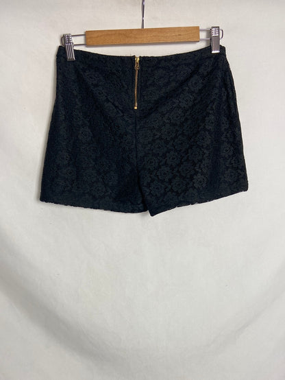SHANA. Short negro encaje. T M