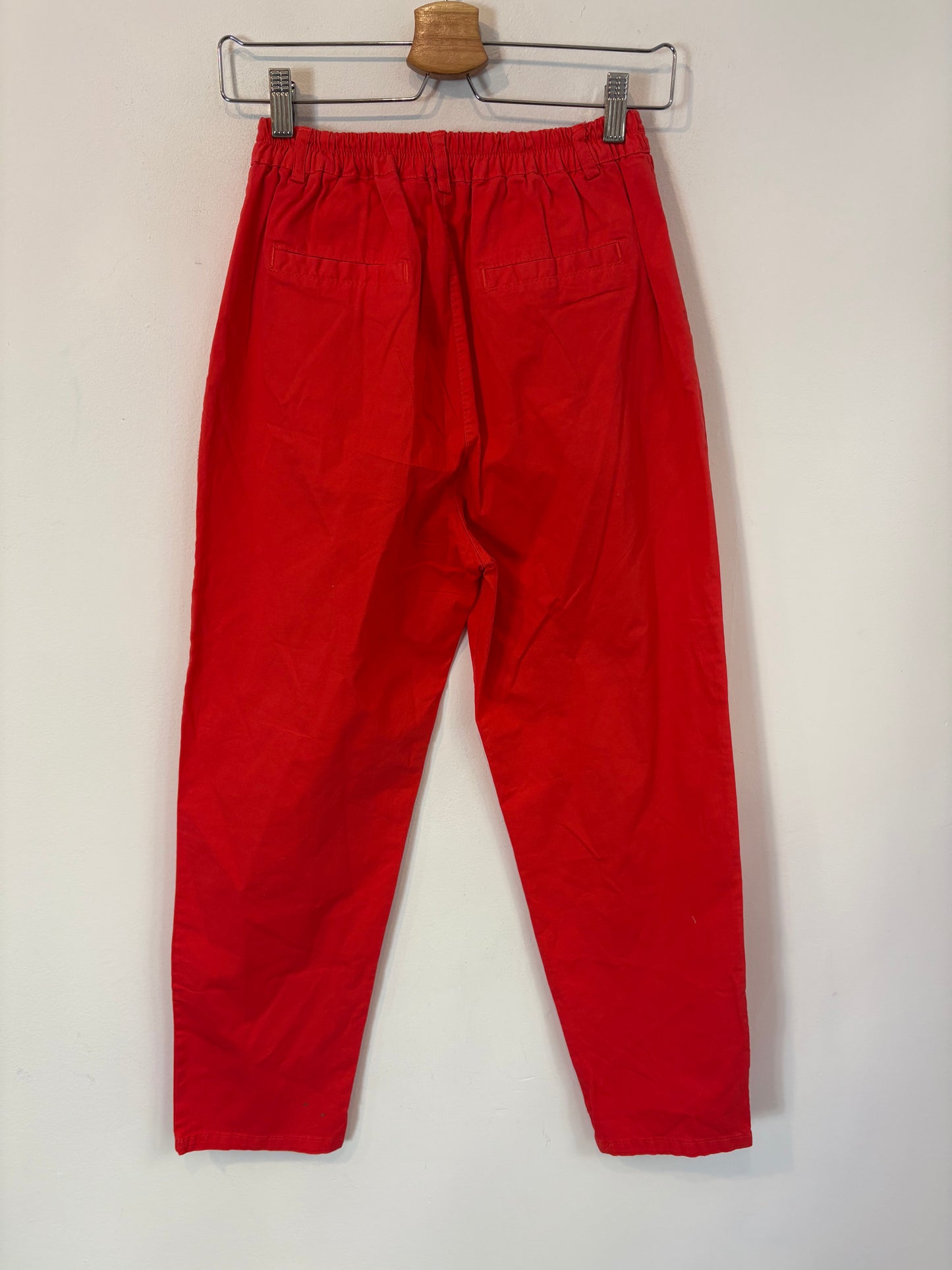 ZEROASSOLUTO. Pantalón pinzas rojo. T S